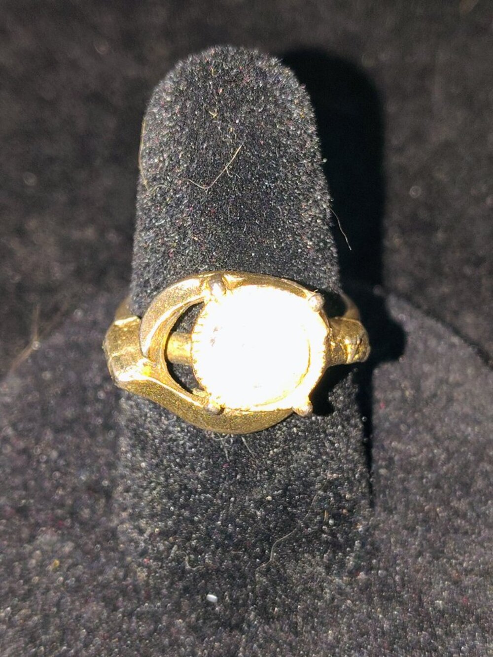 Vintage Signed VOGUE Gold‑Tone Cocktail Ring – Clear Rhinestone Solitaire – 1950